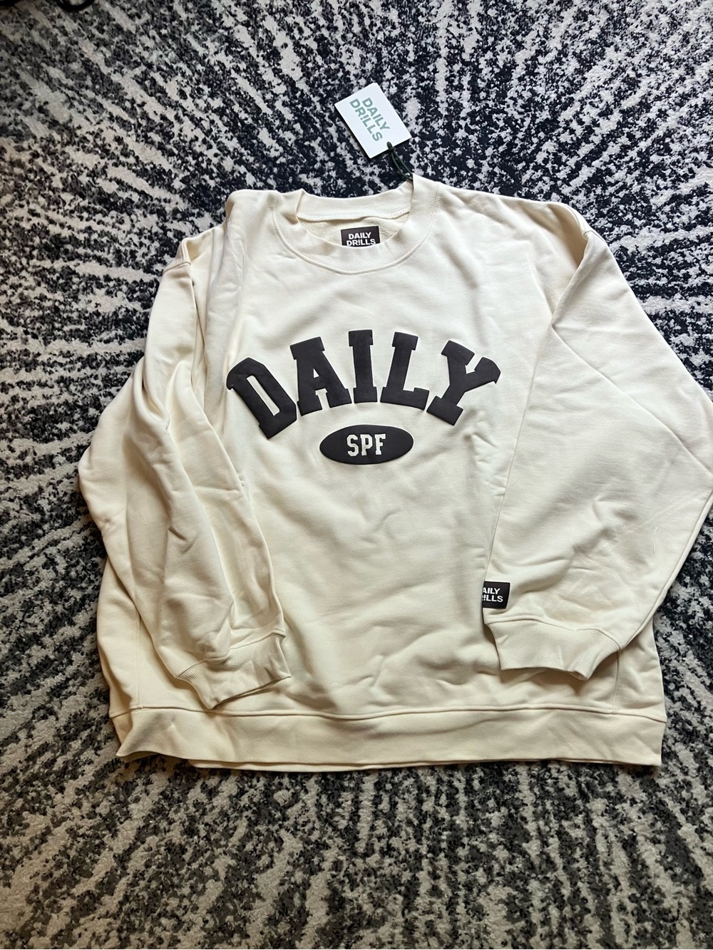 NWT new Daily Drills Cream brown beach Sz M L Crewneck sweatshirt SALE